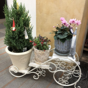 クラシカルな花台アレンジ〈西宮店〉
