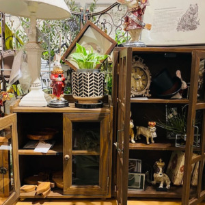 木製のかわいいキャビネット〈京都桂川店〉