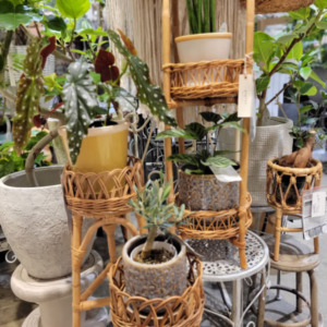 ラタン製の花台〈梅田茶屋町店〉