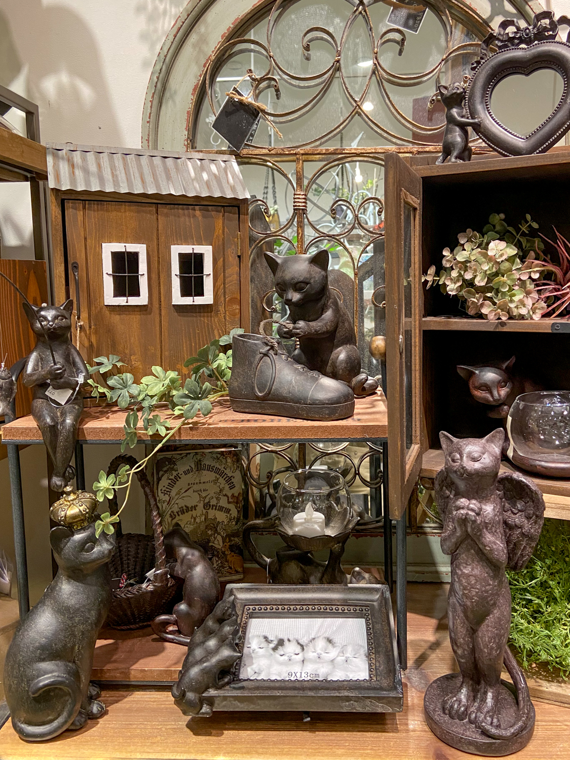 シックな猫雑貨〈京都桂川店〉
