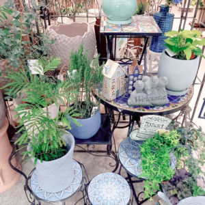 模様が素敵な新作花台〈西宮店〉