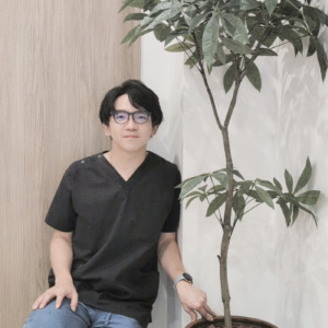 大型フェイクグリーンのあるクリニック〈直営店共通〉