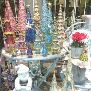 ｶﾗﾌﾙ大小ﾂﾘｰとｵｰﾅﾒﾝﾄ〈西宮店〉