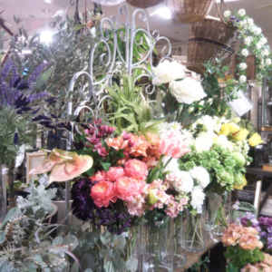 春らしいフェイクフラワー♪〈なんば店〉